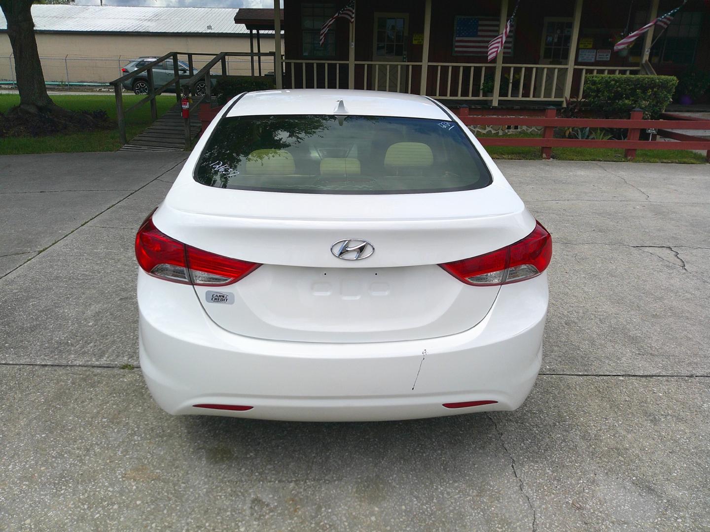 2013 WHITE HYUNDAI ELANTRA GLS; LIMITED (5NPDH4AE3DH) , located at 1200 Cassat Avenue, Jacksonville, FL, 32205, (904) 695-1885, 30.302404, -81.731033 - Photo#3